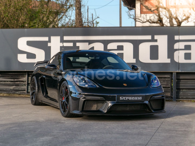 PORSCHE 718 Cayman GT4