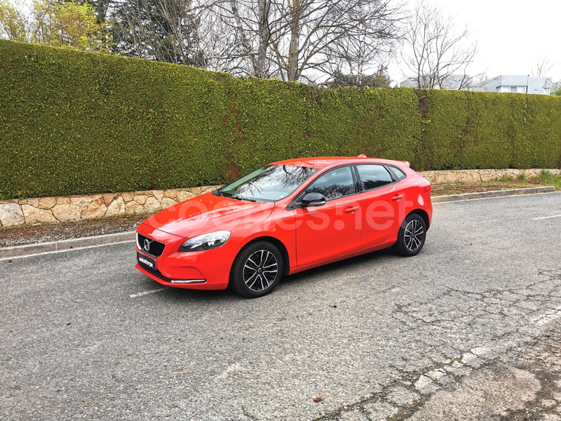 VOLVO V40 2.0 D3 Momentum Auto