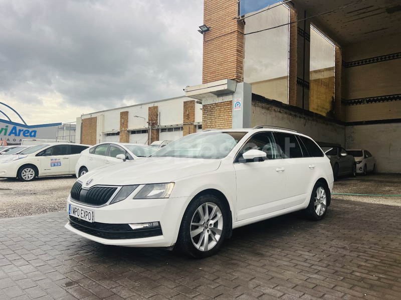 SKODA Octavia Combi 1.6 TDI CR 85KW 115CV Ambition 5p.