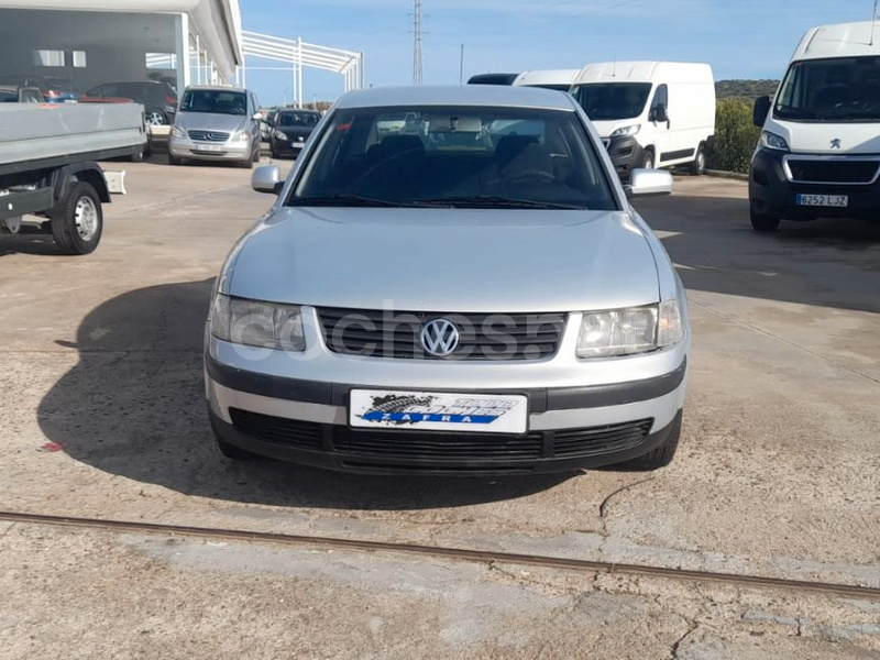 VOLKSWAGEN Passat 1.8 COMFORTLINE