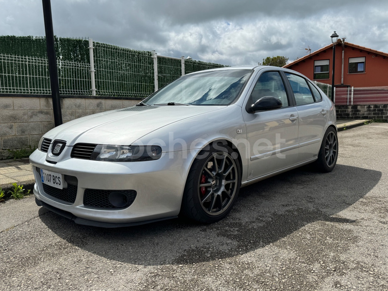 SEAT León 1.8i T 4 20V SPORT 5p.