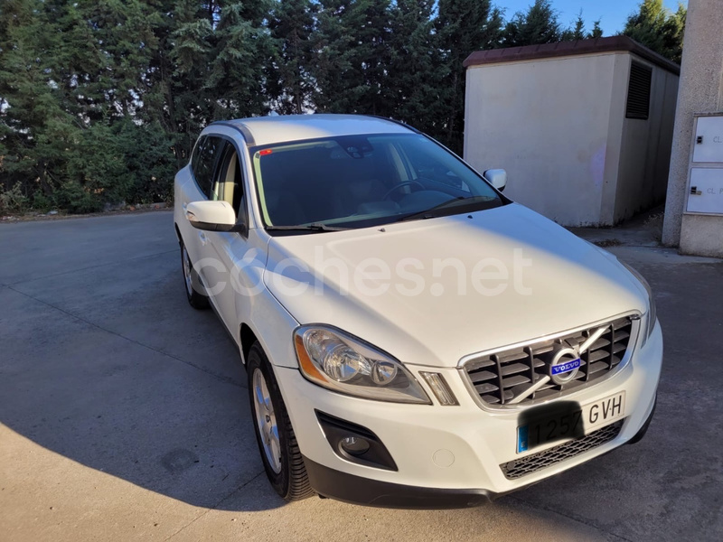 VOLVO XC60 2.4 D5 AWD Momentum 5p.