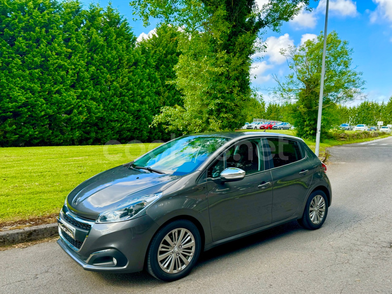 PEUGEOT 208 Signature BlueHDi