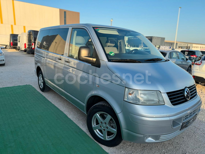 VOLKSWAGEN Caravelle Largo 2.5 TDI 4motion Comfortline