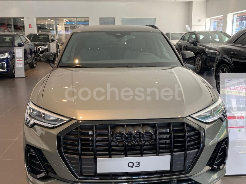 AUDI Q3 Black line 35 TFSI S tron