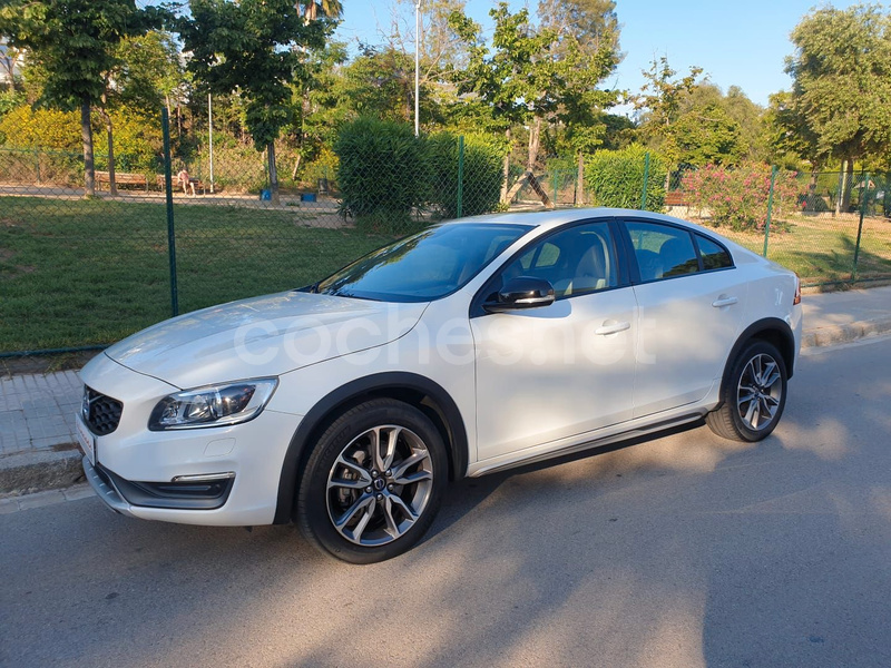 VOLVO S60 Cross Country 2.5 T5 AWD Summum Auto 4p.