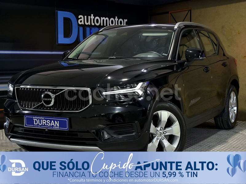 VOLVO XC40 2.0 T4 Momentum Auto