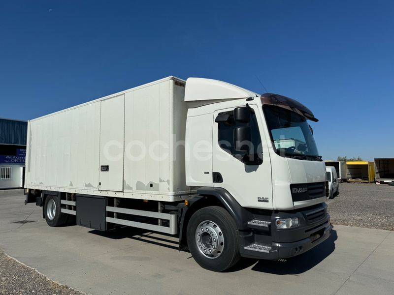 DAF Daf 250. Caja cerrada. 218000 km..