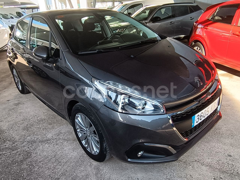 PEUGEOT 208 Signature 1.2L PureTech