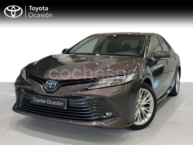 TOYOTA Camry 2.5 220H Advance 4p.