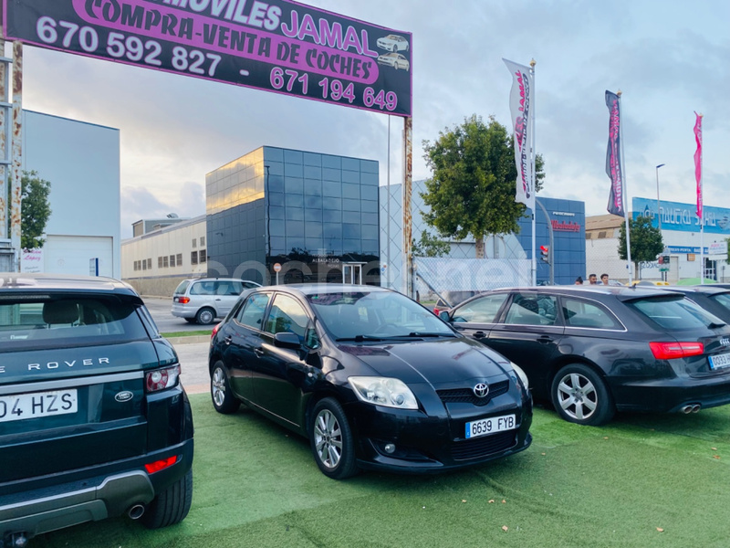 TOYOTA Auris 1.4 VVTi Luna