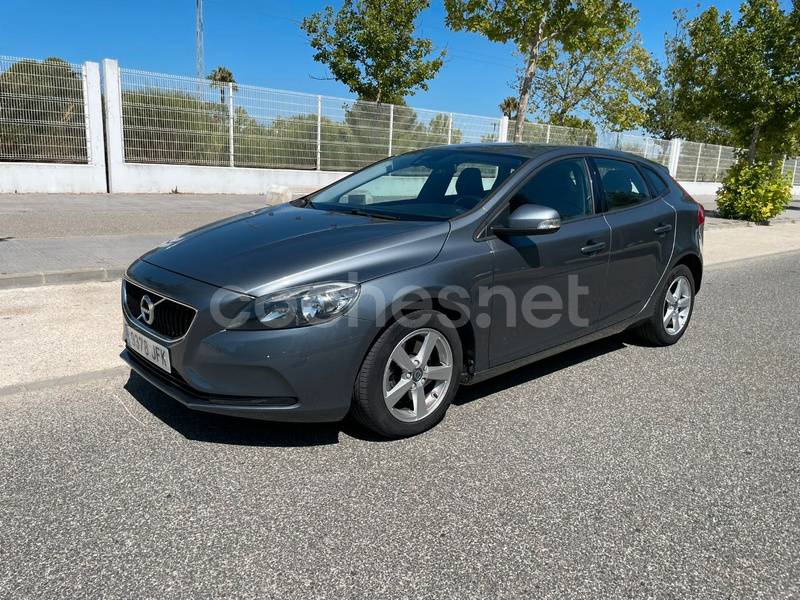 VOLVO V40 2.0 D2 Momentum