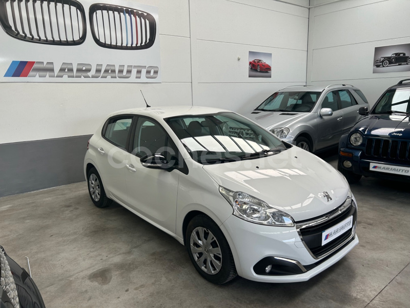 PEUGEOT 208 Signature BlueHDi