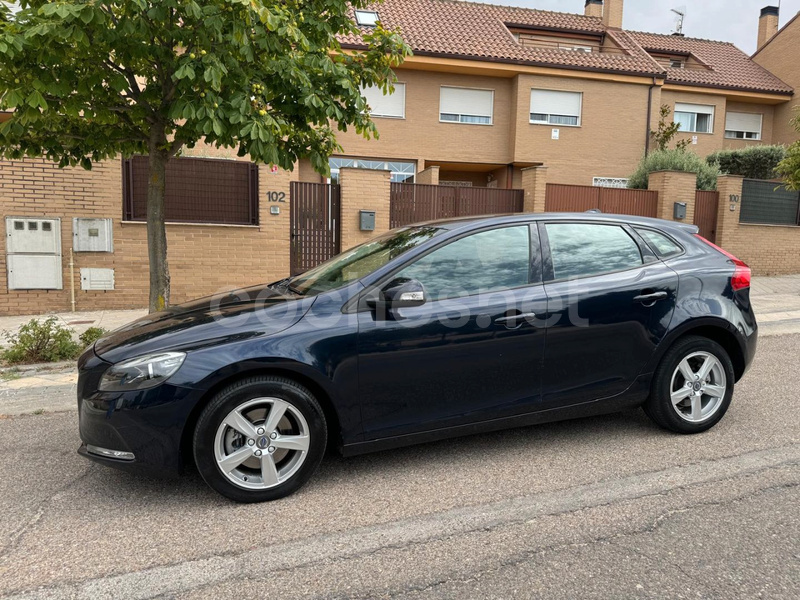 VOLVO V40 2.0 D2 Momentum