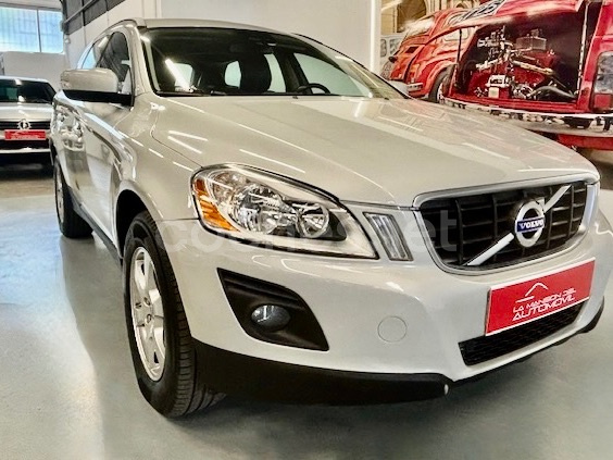 VOLVO XC60 2.4 D5 AWD Summum 5p.