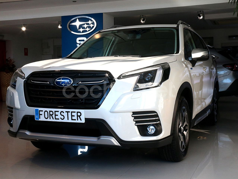 SUBARU Forester 2.0i Hybrid CVT Executive