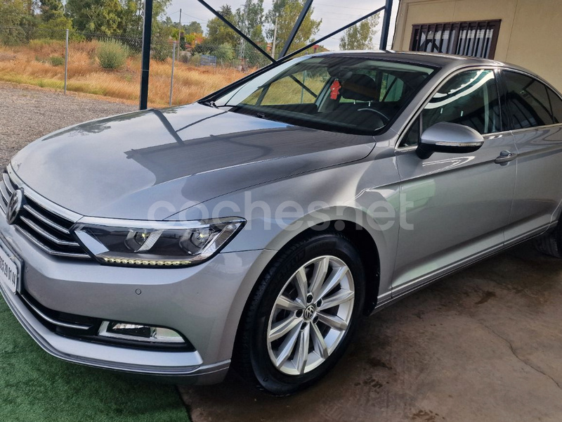 VOLKSWAGEN Passat Advance 2.0 TDI