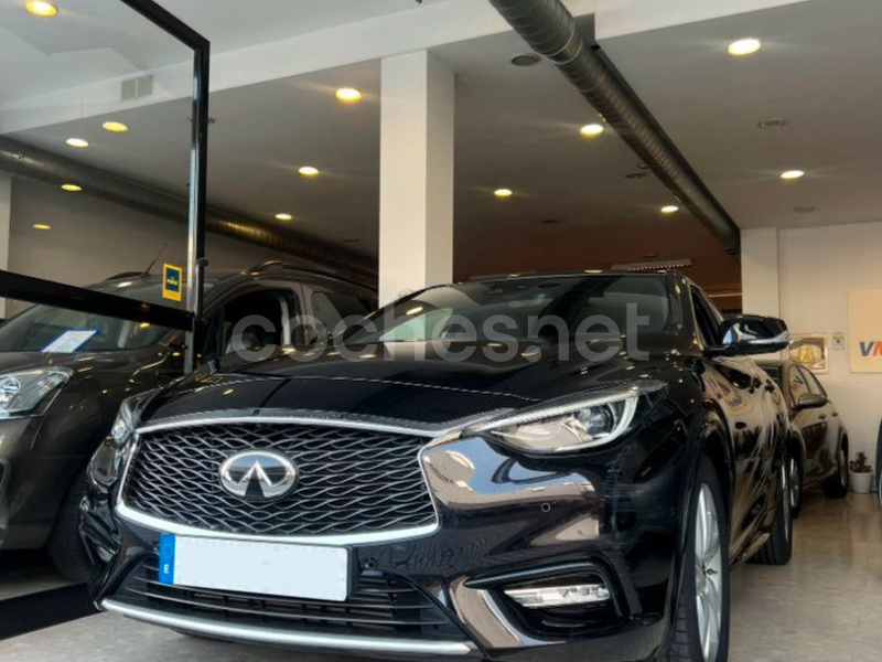 INFINITI Q30 1.5D PREMIUM TECH 5p.