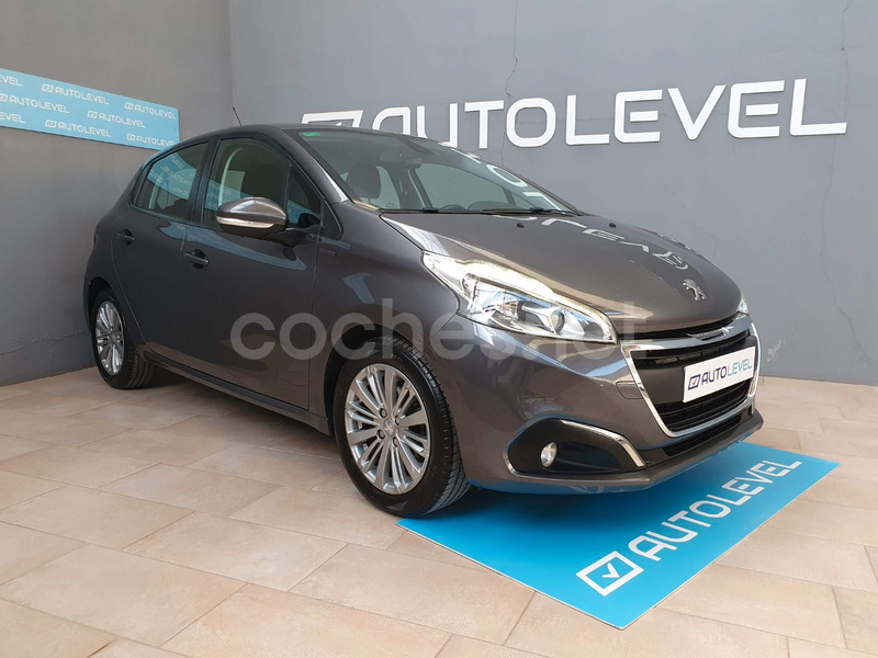 PEUGEOT 208 5P Signature 1.2L PureTech 81KW 110CV 5p.