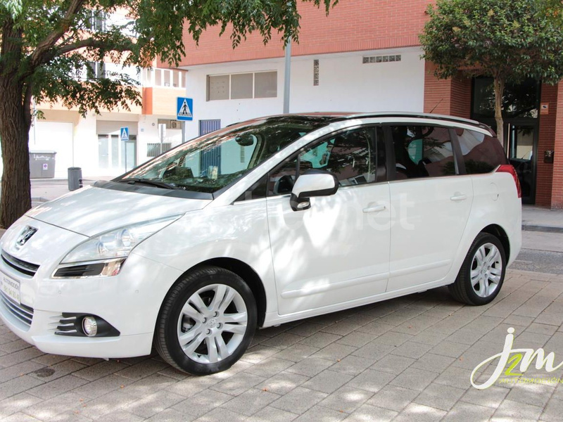 PEUGEOT 5008 Allure 1.6 HDI 115 FAP 5p.