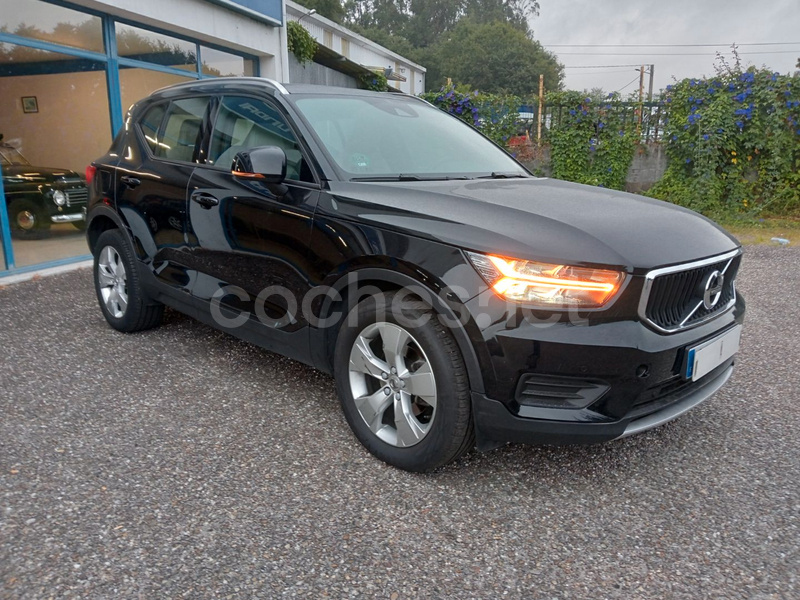 VOLVO XC40 2.0 D3 Momentum Auto 5p.