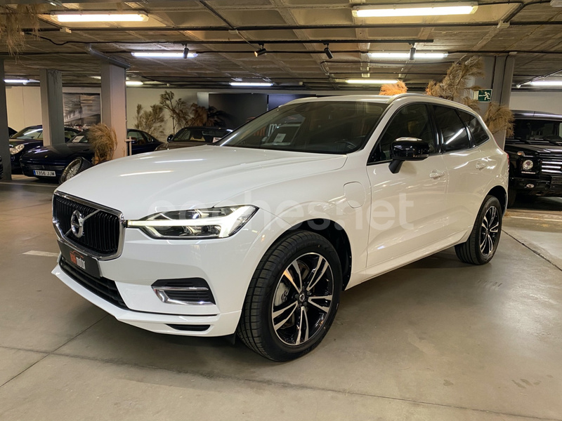 VOLVO XC60 2.0 T8 AWD Momentum Auto 5p.