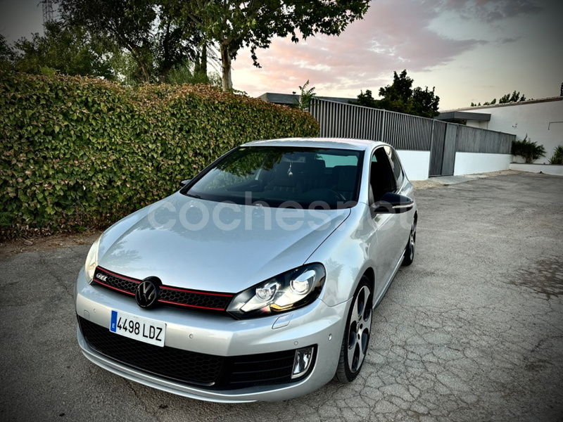 VOLKSWAGEN Golf 2.0 TSI GTI