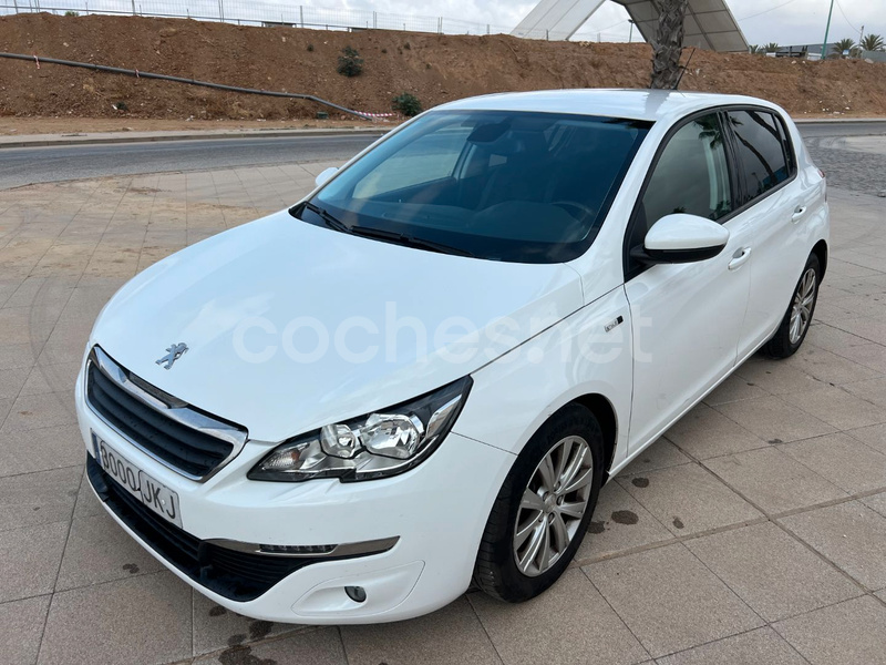 PEUGEOT 308 5p Style 1.6 BlueHDi 100 5p.