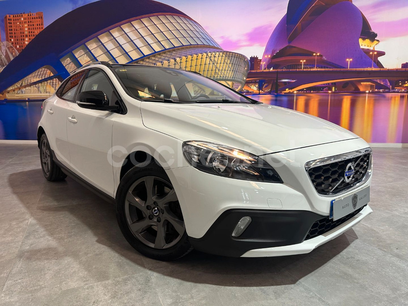 VOLVO V40 Cross Country 2.0 D2 Momentum 5p.