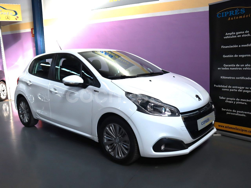 PEUGEOT 208 5P Signature 1.2L PureTech 60KW 82CV 5p.