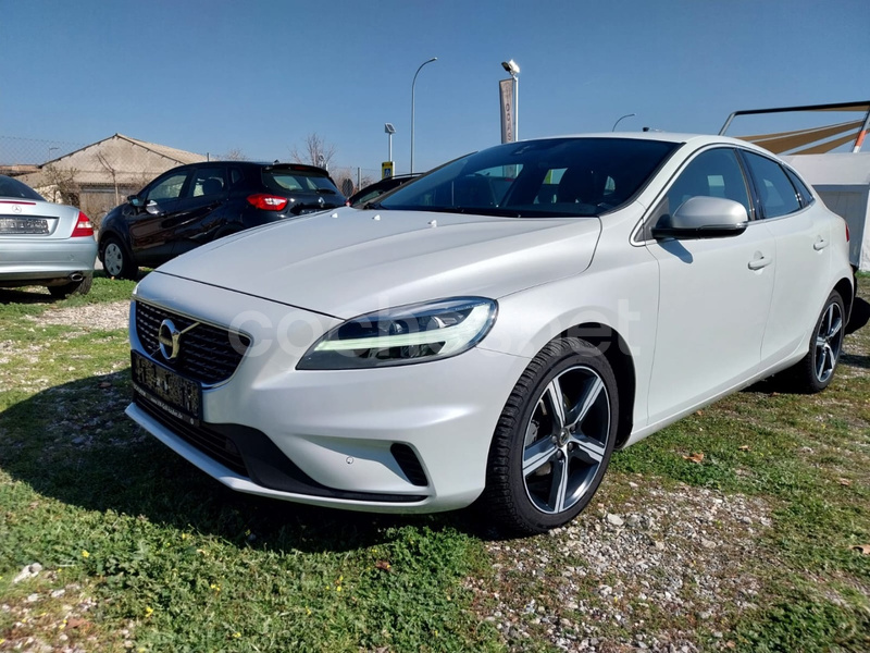 VOLVO V40 2.0 D2 RDesign Momentum 5p.