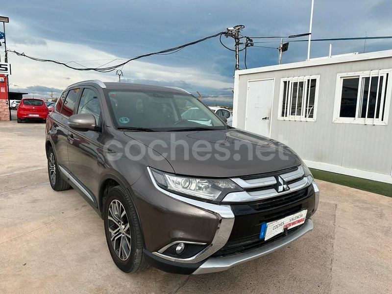 MITSUBISHI Outlander 220 DID Motion 2WD 5 Plazas 5p.