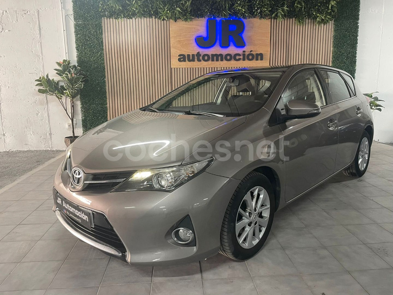 TOYOTA Auris 1.4 90D Active 5p.