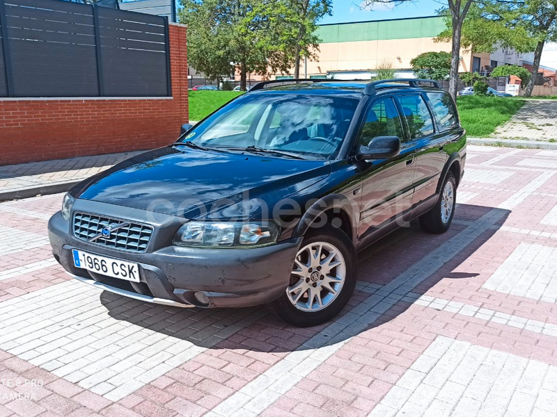 VOLVO XC70 2.5 T Momentum 5p.