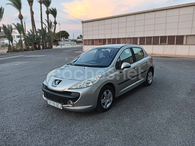 PEUGEOT 207 Confort 1.4 VTi 16v 95 5p.