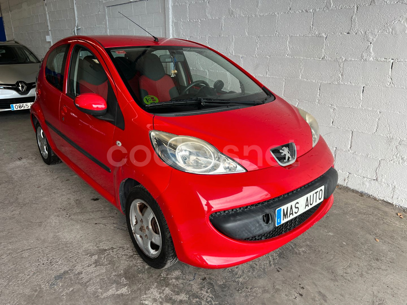 PEUGEOT 107 1.0i 2Tronic Urban Move