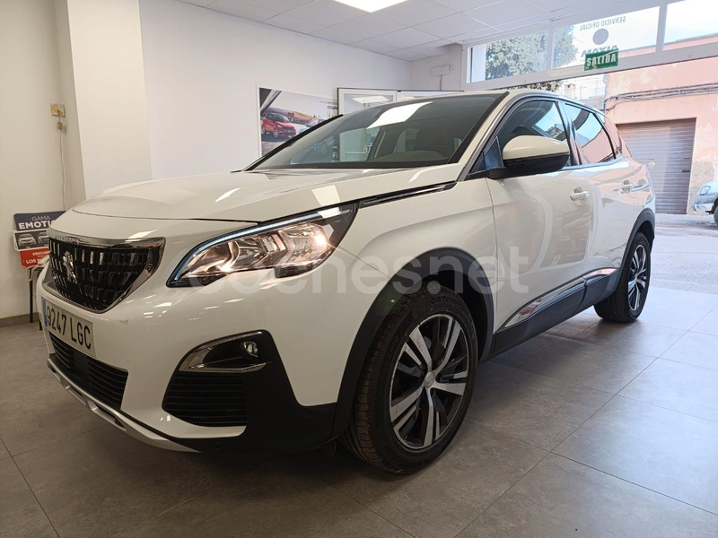 PEUGEOT 3008 1.2 PureTech SS Allure