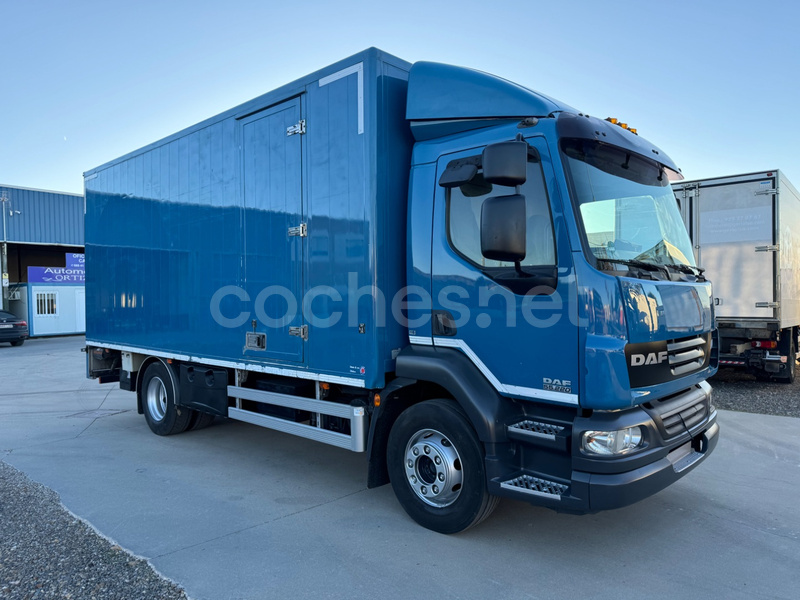 DAF 220 CV. 14 ton. Automático. Botelllero