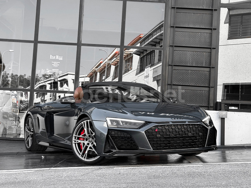 AUDI R8 Spyder V10 FSI perform quatt S tro