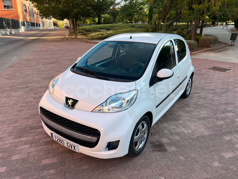 PEUGEOT 107 1.0i 2Tronic Trendy 68cv 5p.