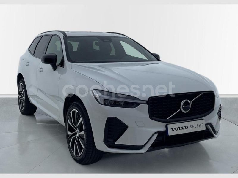 VOLVO XC60 2.0 B5 G AWD Plus Dark Auto