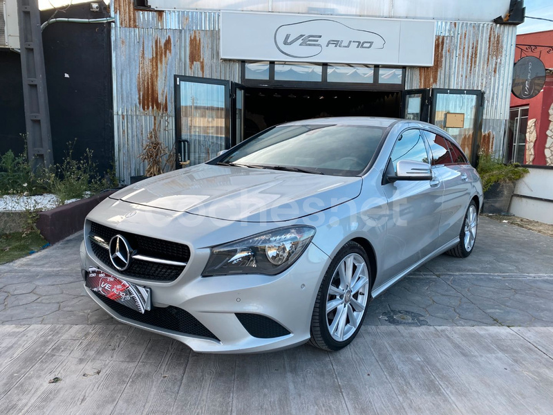 MERCEDES-BENZ Clase CLA CLA 220 d Urban Shooting Brake 5p.