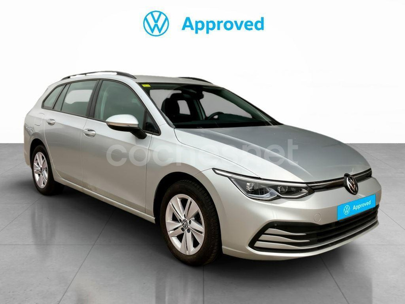 VOLKSWAGEN Golf Life 1.0 eTSI DSG Variant