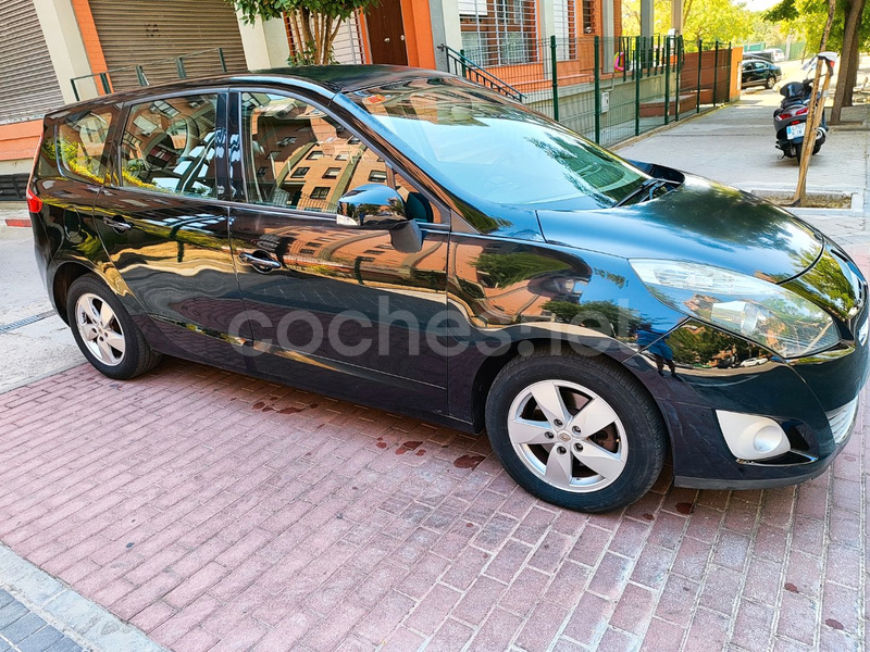 RENAULT Grand Scénic Dynamique dCi 110 auto EDC 7 plazas 5p.