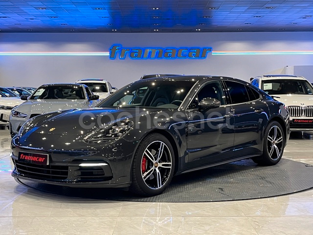 PORSCHE Panamera 4