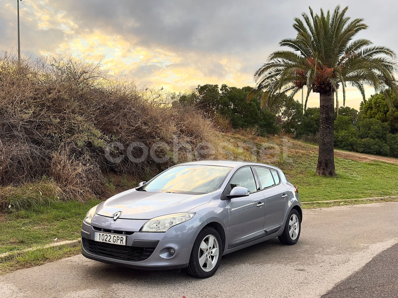 RENAULT Mégane Authentique 1.6 16v 100cv 5p.