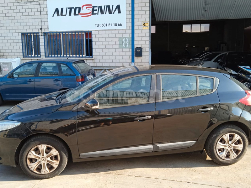 RENAULT Mégane Authentique 1.6 16v 100cv 5p.