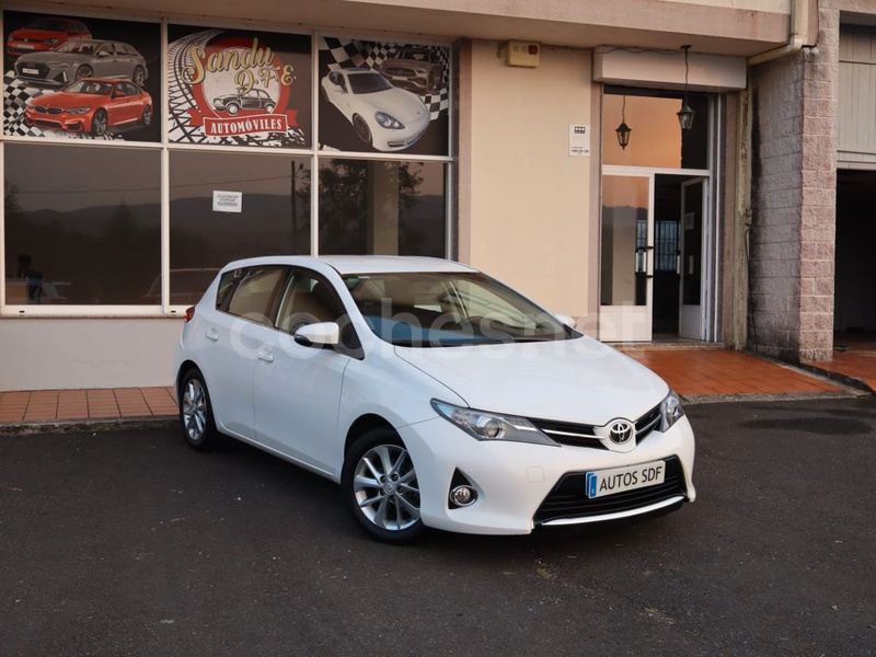 TOYOTA Auris 1.4 90D Business 5p.