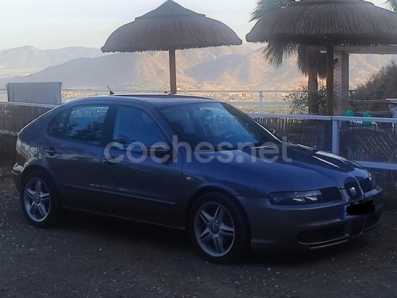 SEAT León 1.8i T 4 20V SPORT 5p.