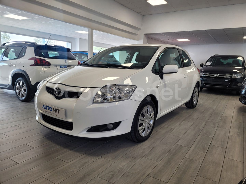 TOYOTA Auris 1.4 VVTi Auris 3p.